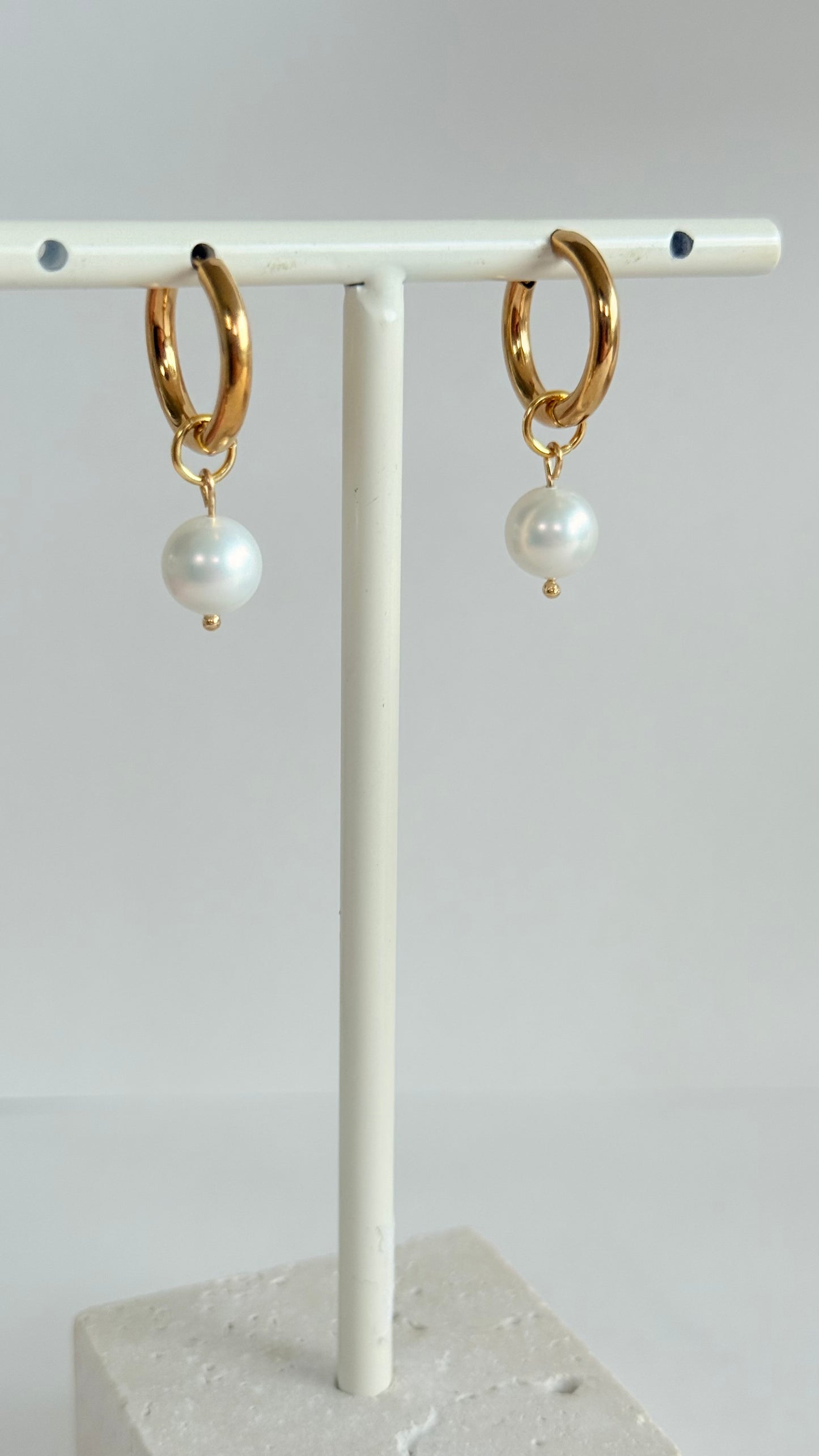 Idoya shell pearl hoops