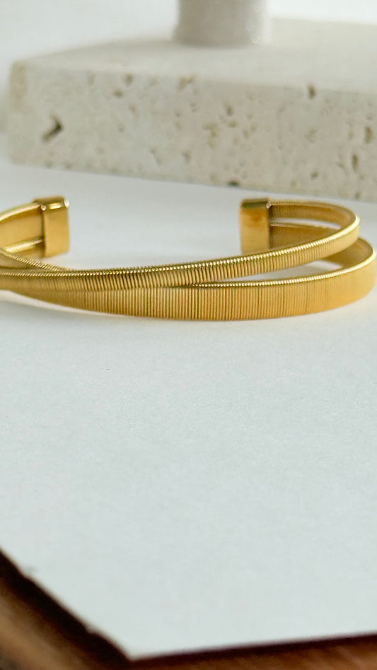 Snap bangle