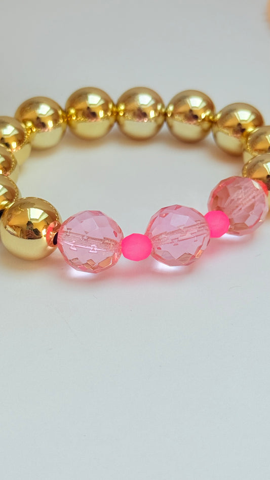 Gold acrylic & pink faceted bead bracelet