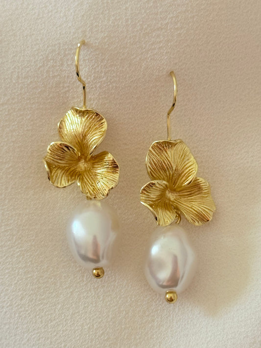 Floral pearl drop