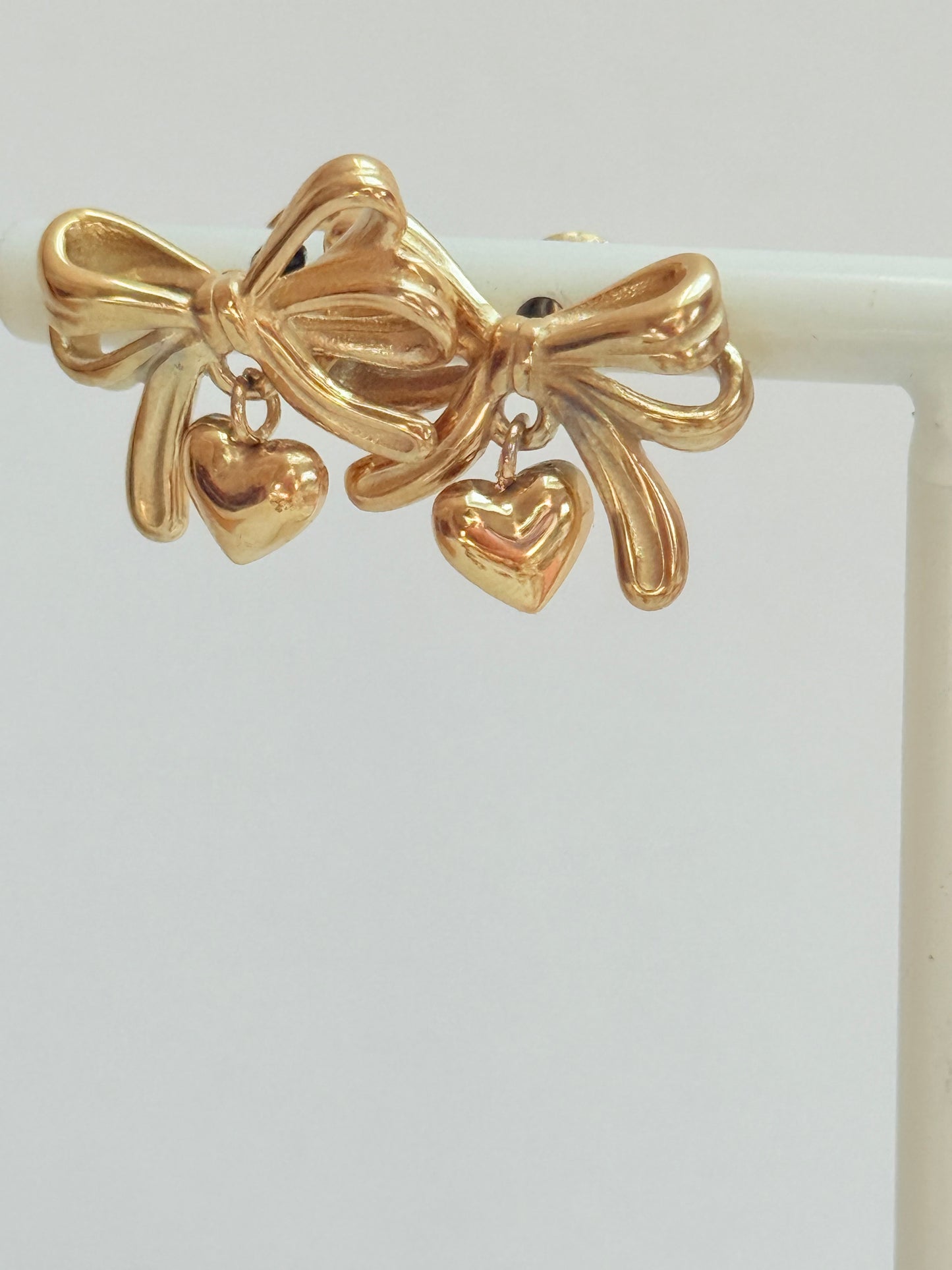 Gold bow stud