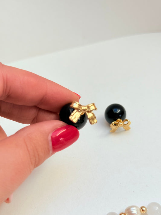Black bow pearl stud