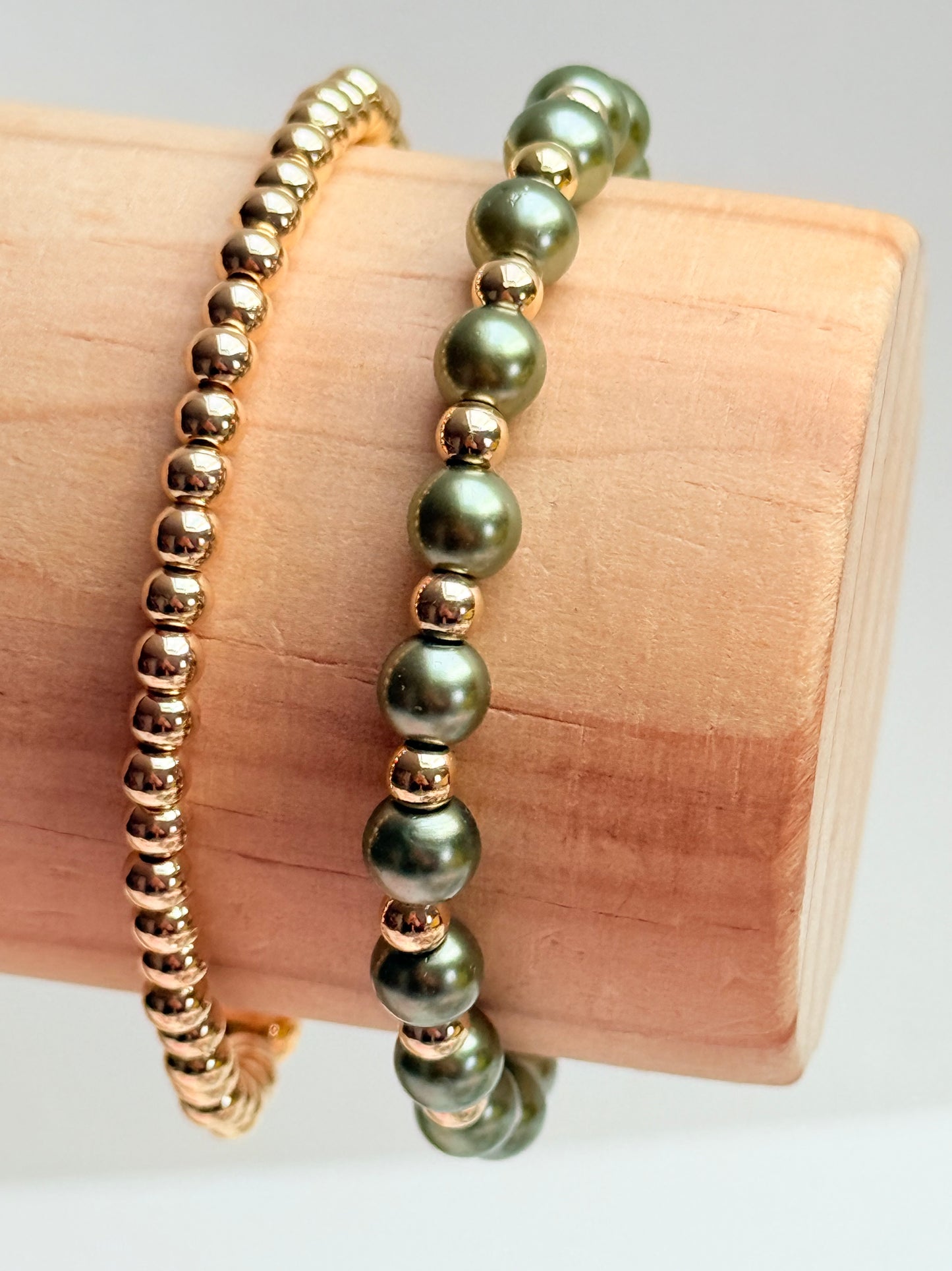 Green faux pearl bracelet