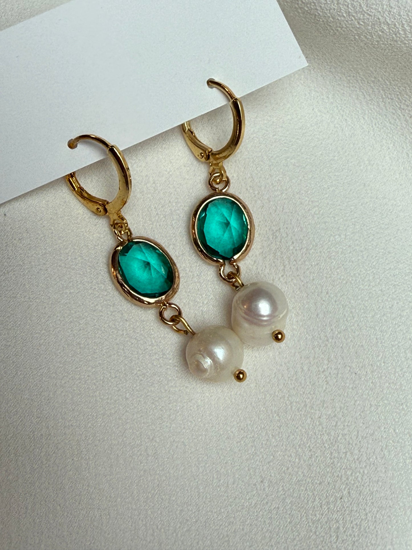 Emerald crystal & pearl earring