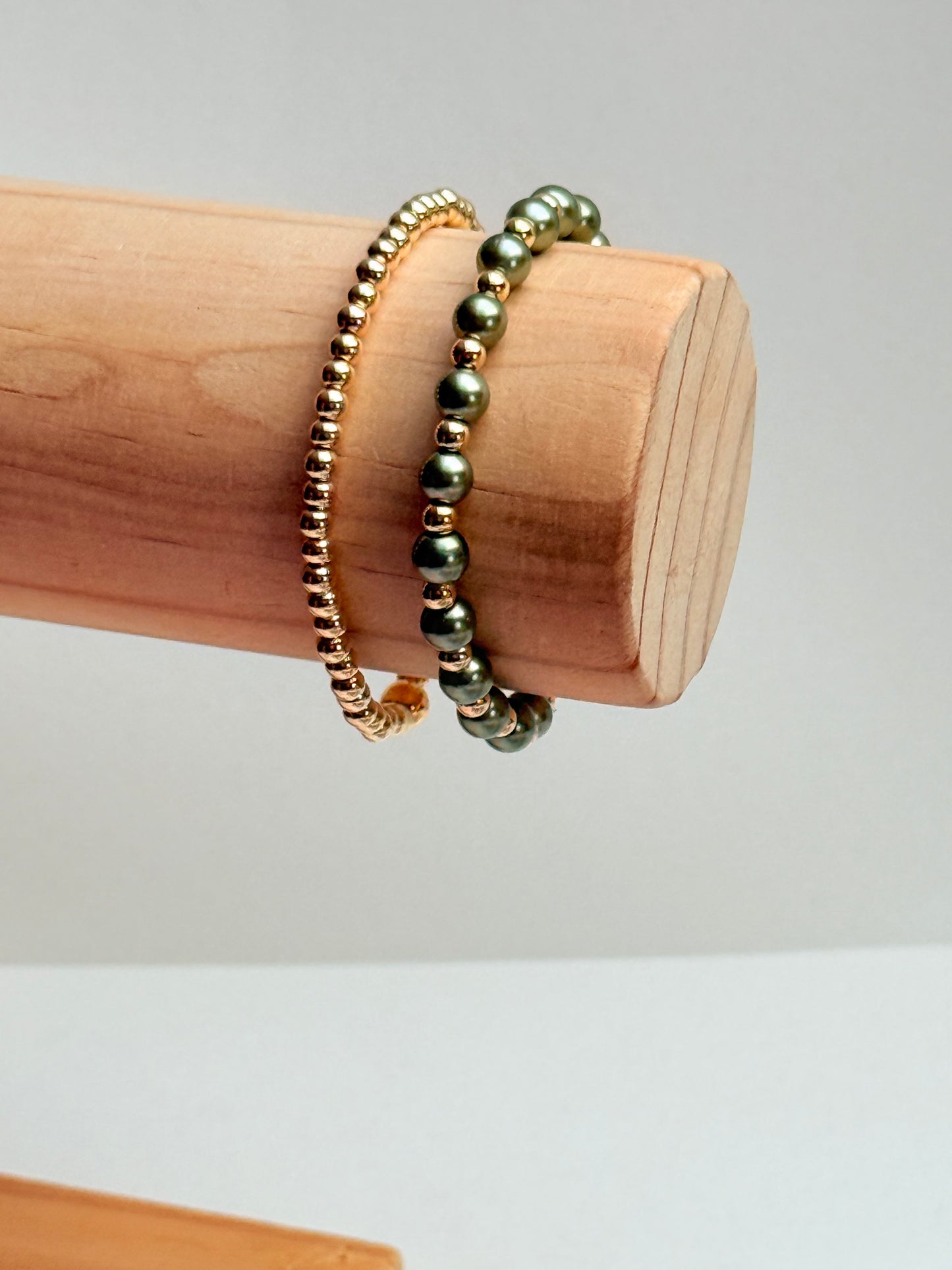 Green faux pearl bracelet