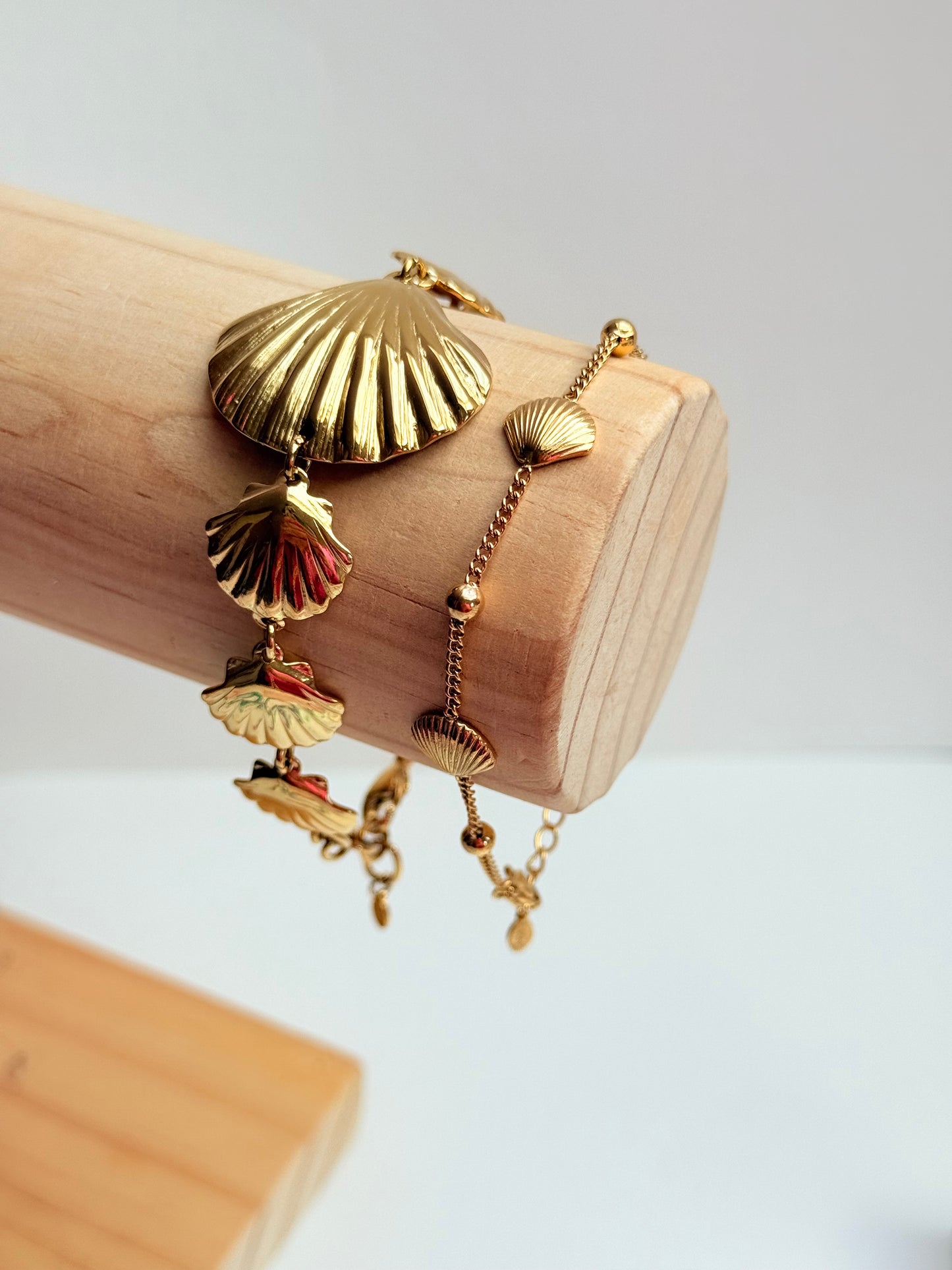 Large shell chain bracelet