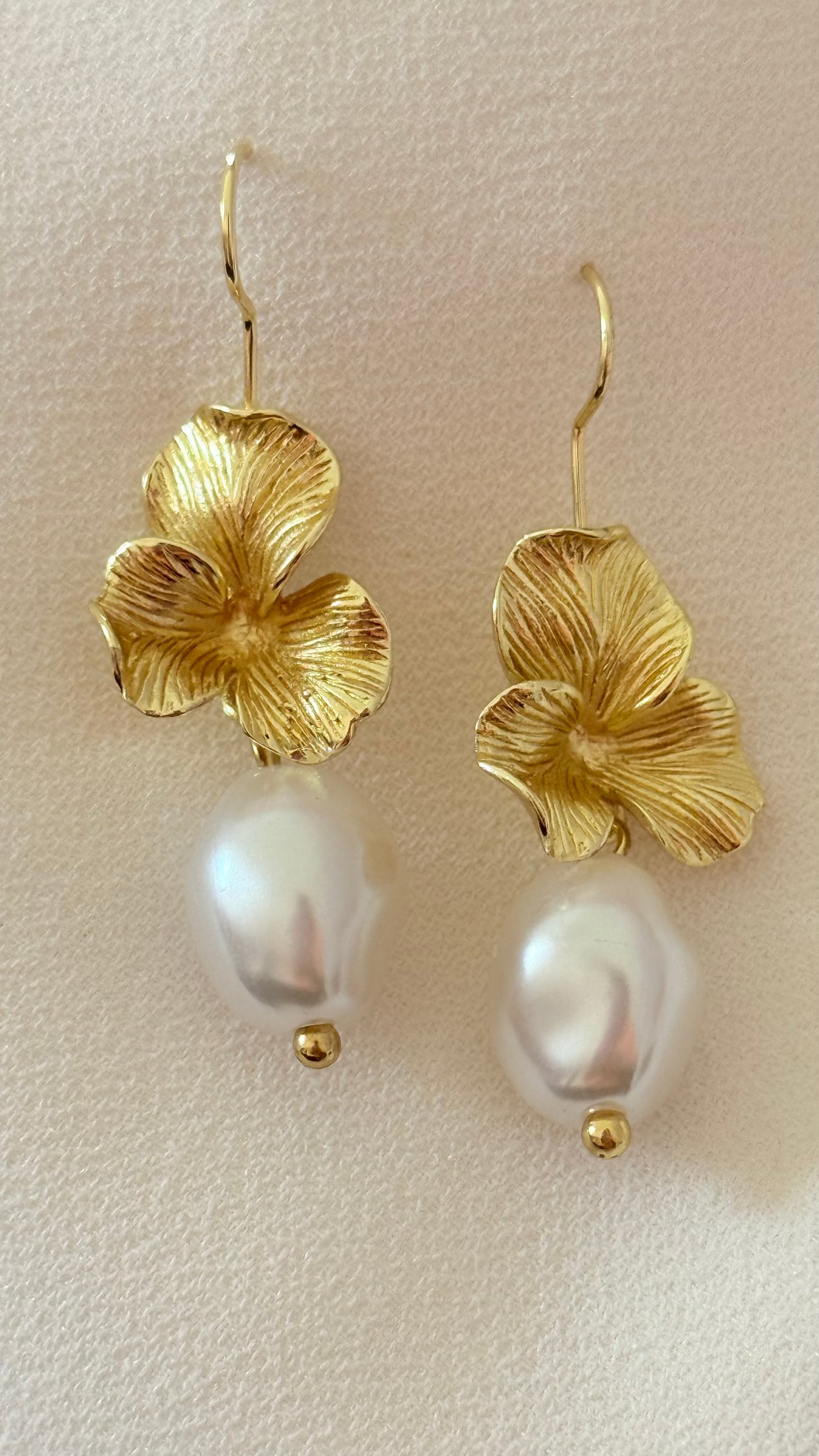 Floral pearl drop