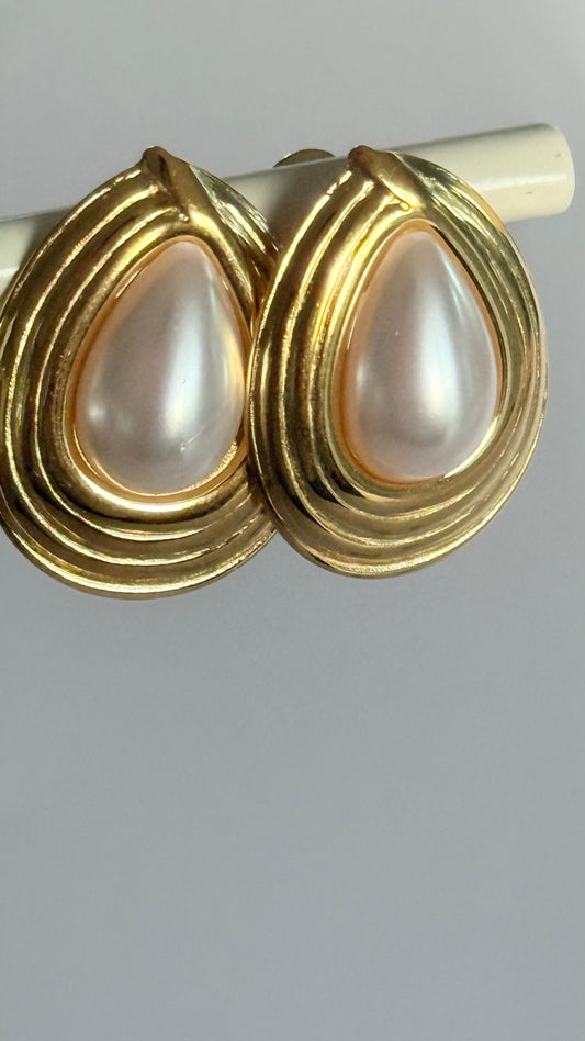 Pearl swirl earrings