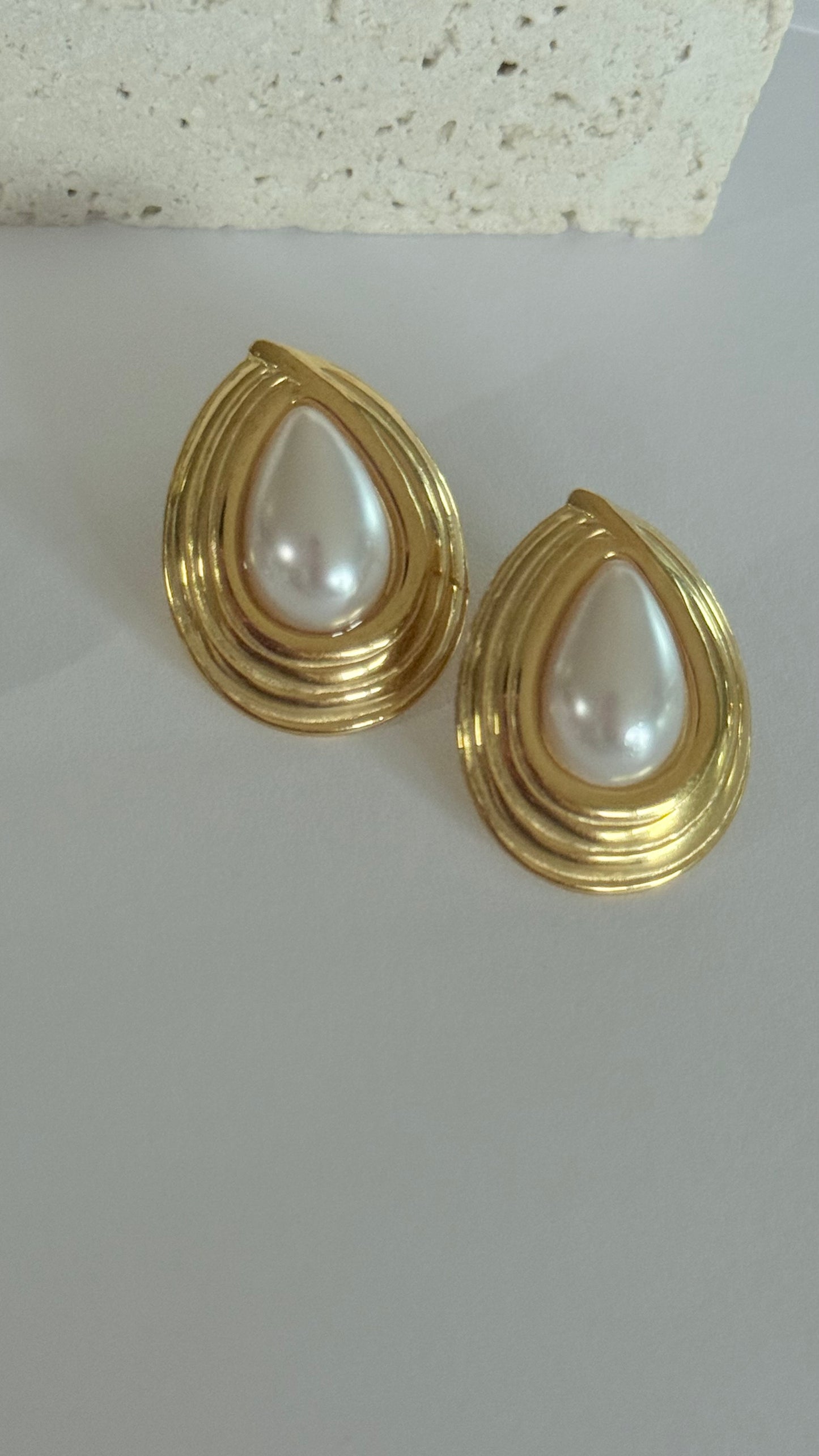 Pearl swirl earrings
