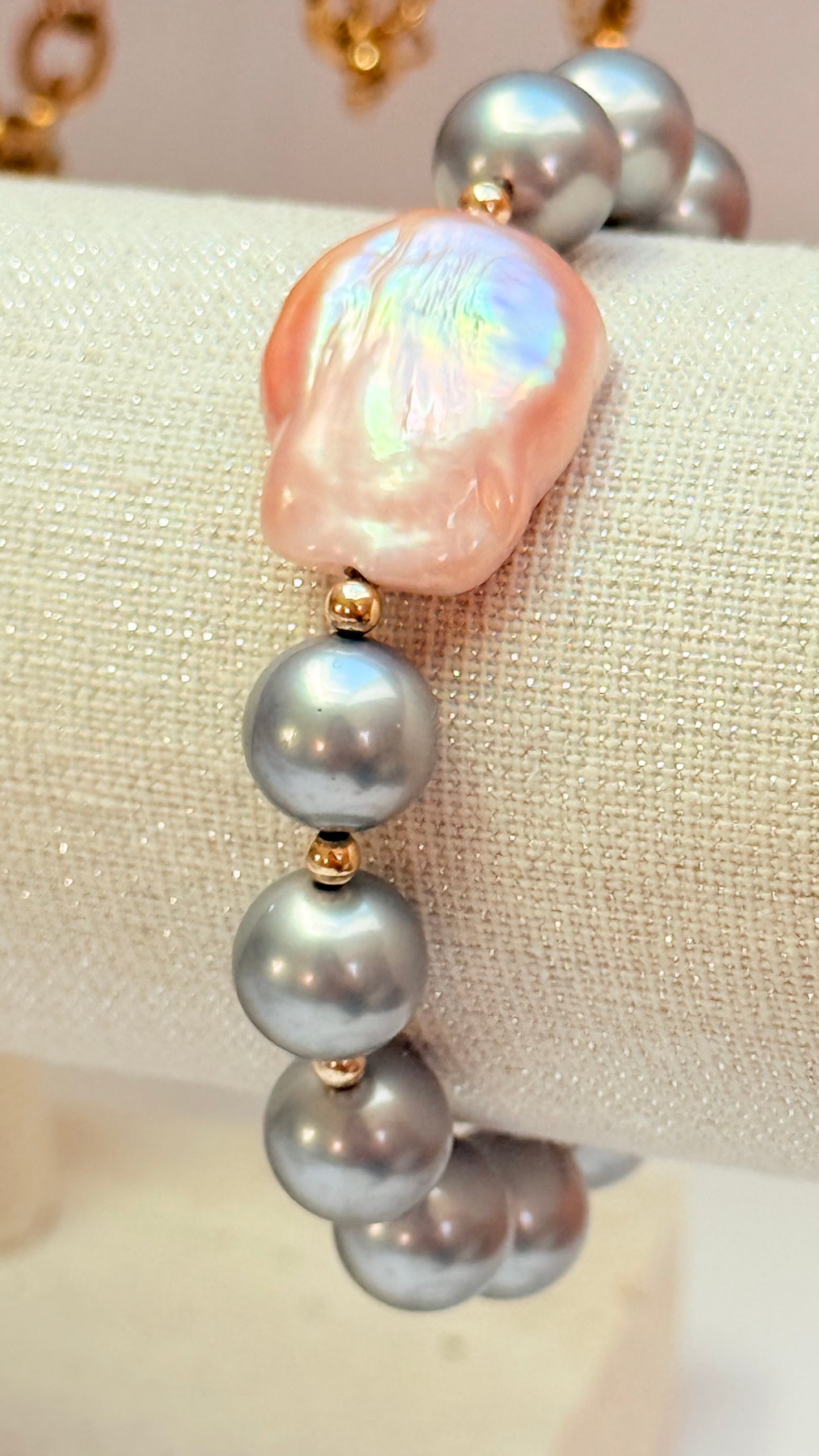 Grey shell pearl & blush freshwater centre pearl