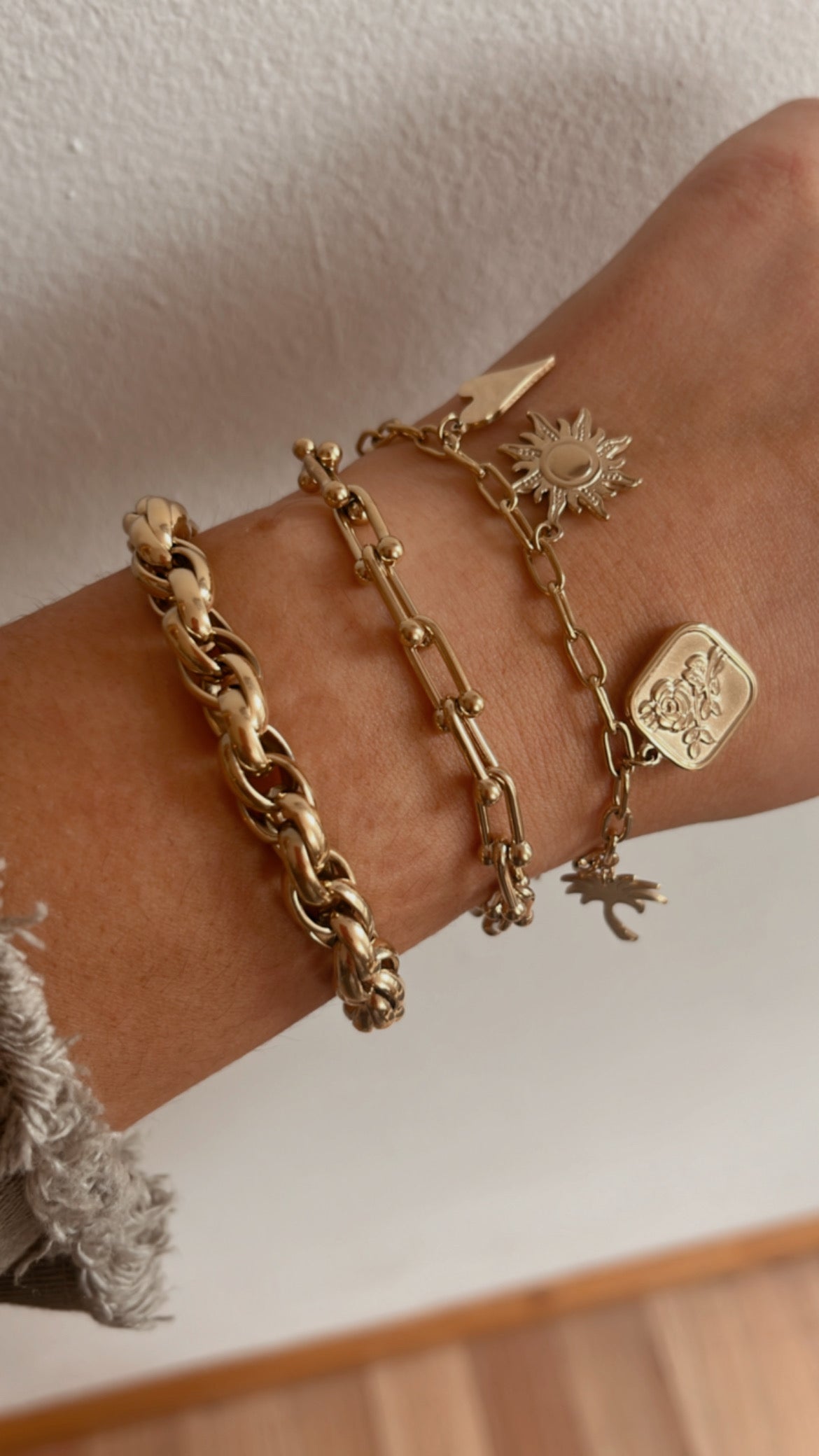 Knot link bracelet