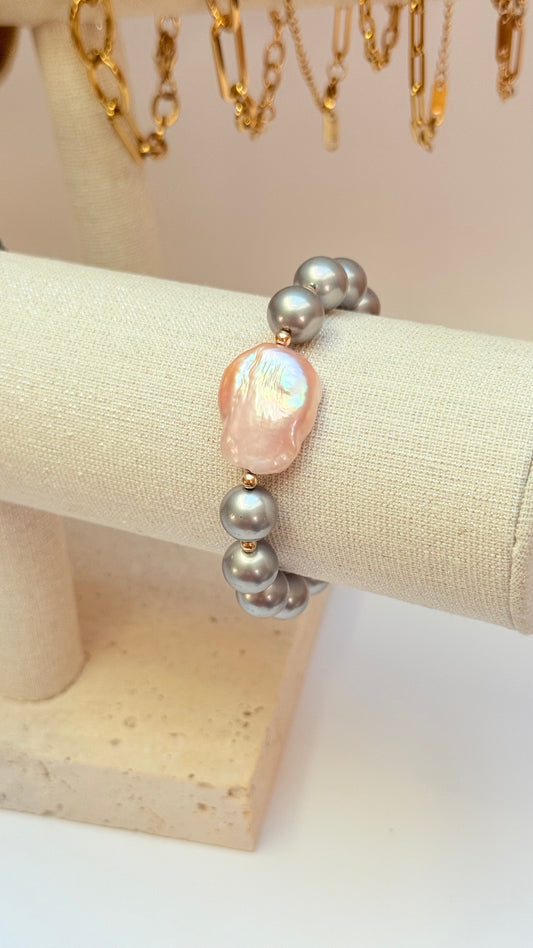 Grey shell pearl & blush freshwater centre pearl