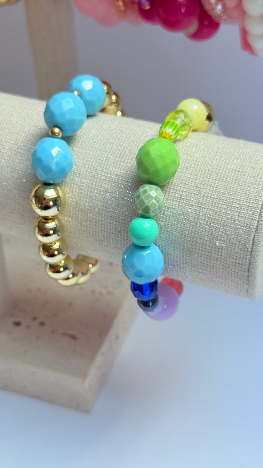Gold acrylic & turquoise faceted bead bracelet