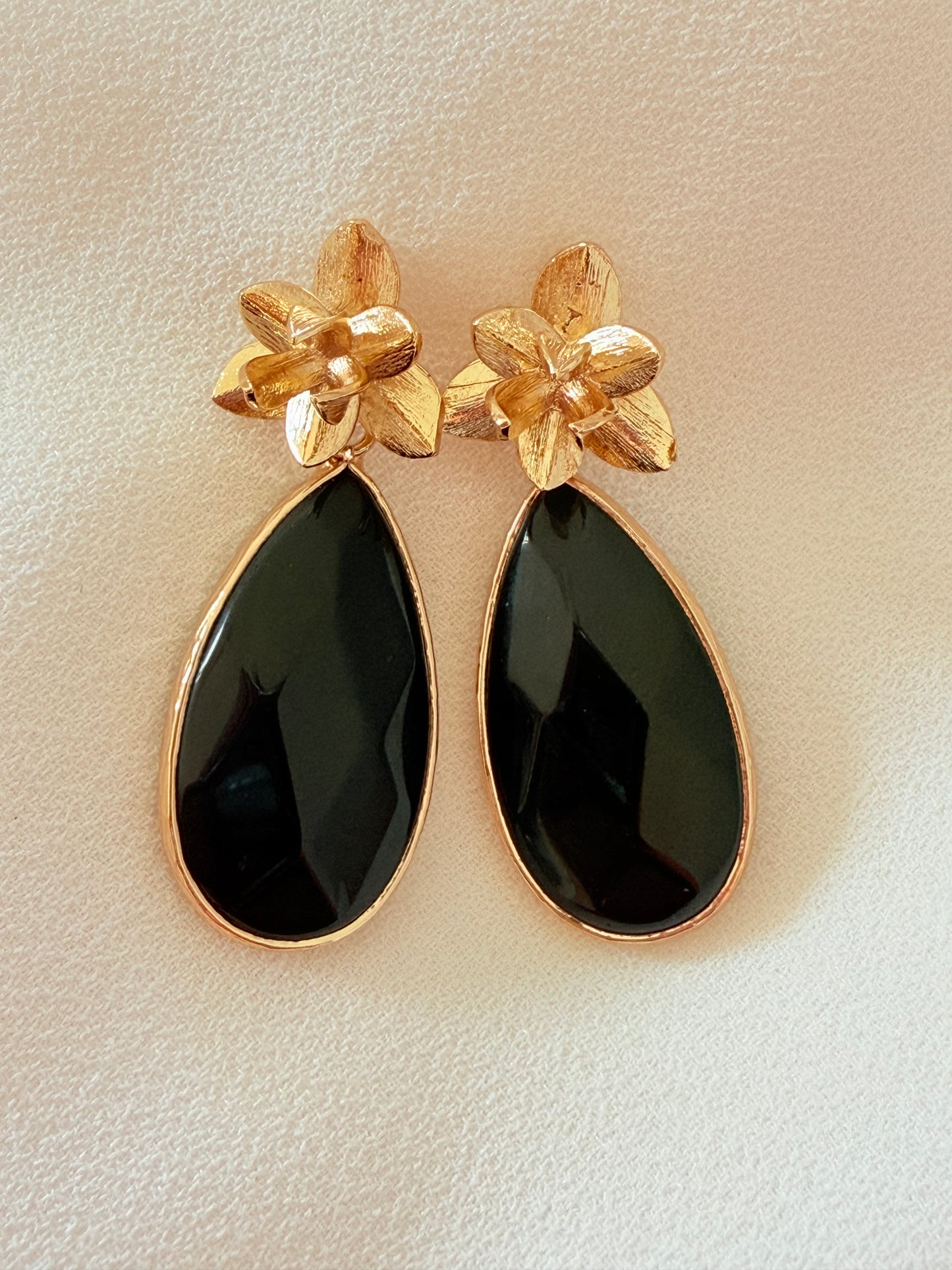 Flower drop earrings