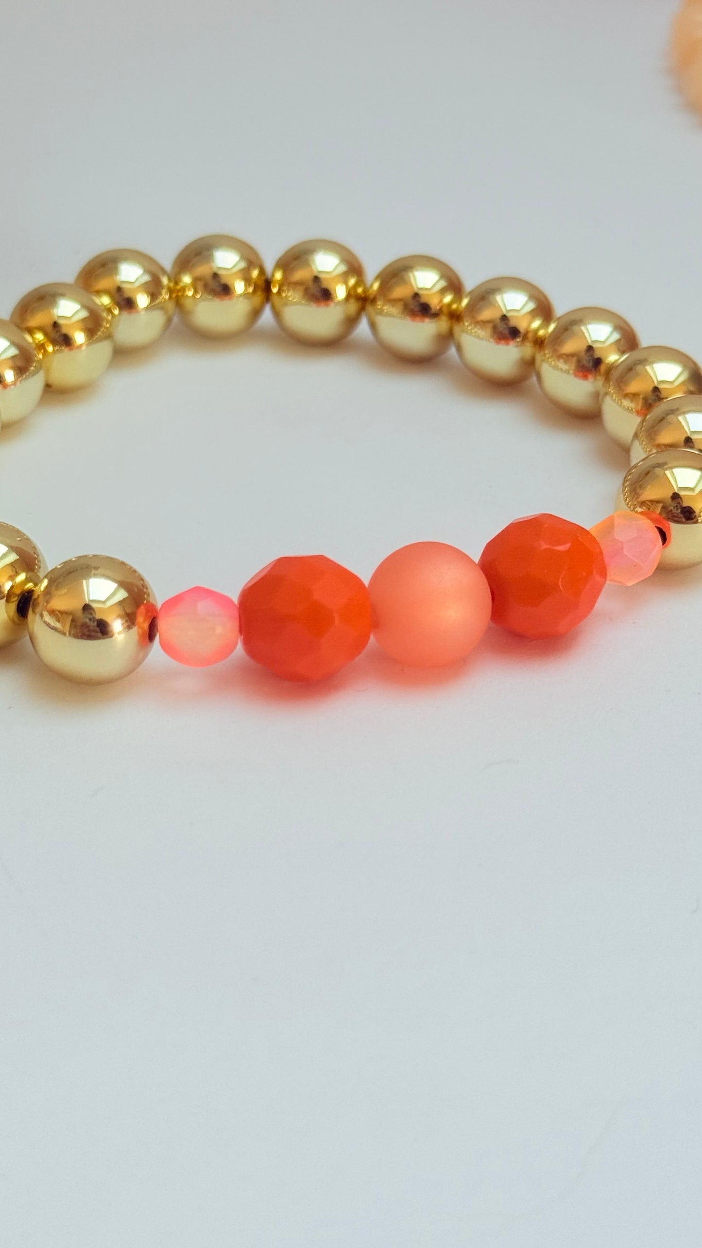Gold acrylic & orange pop beaded bracelet