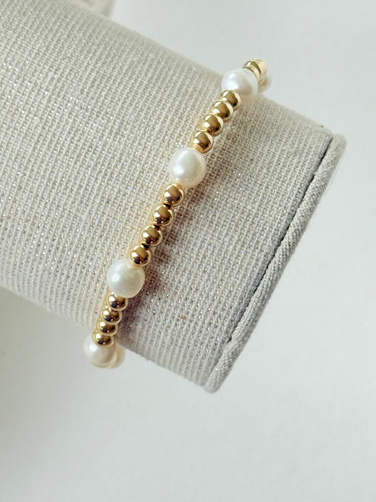 Scatter Pearl bracelet