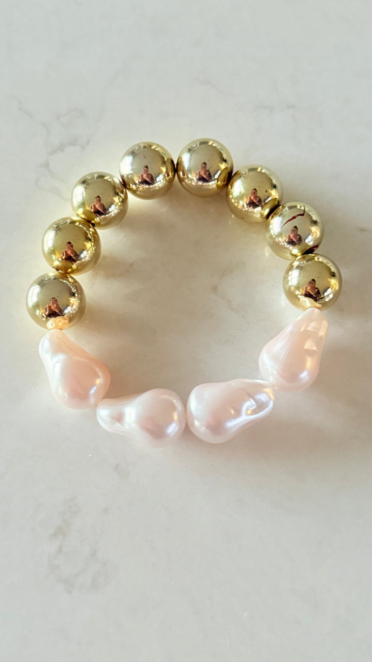 Gold acrylic & pearl bracelet