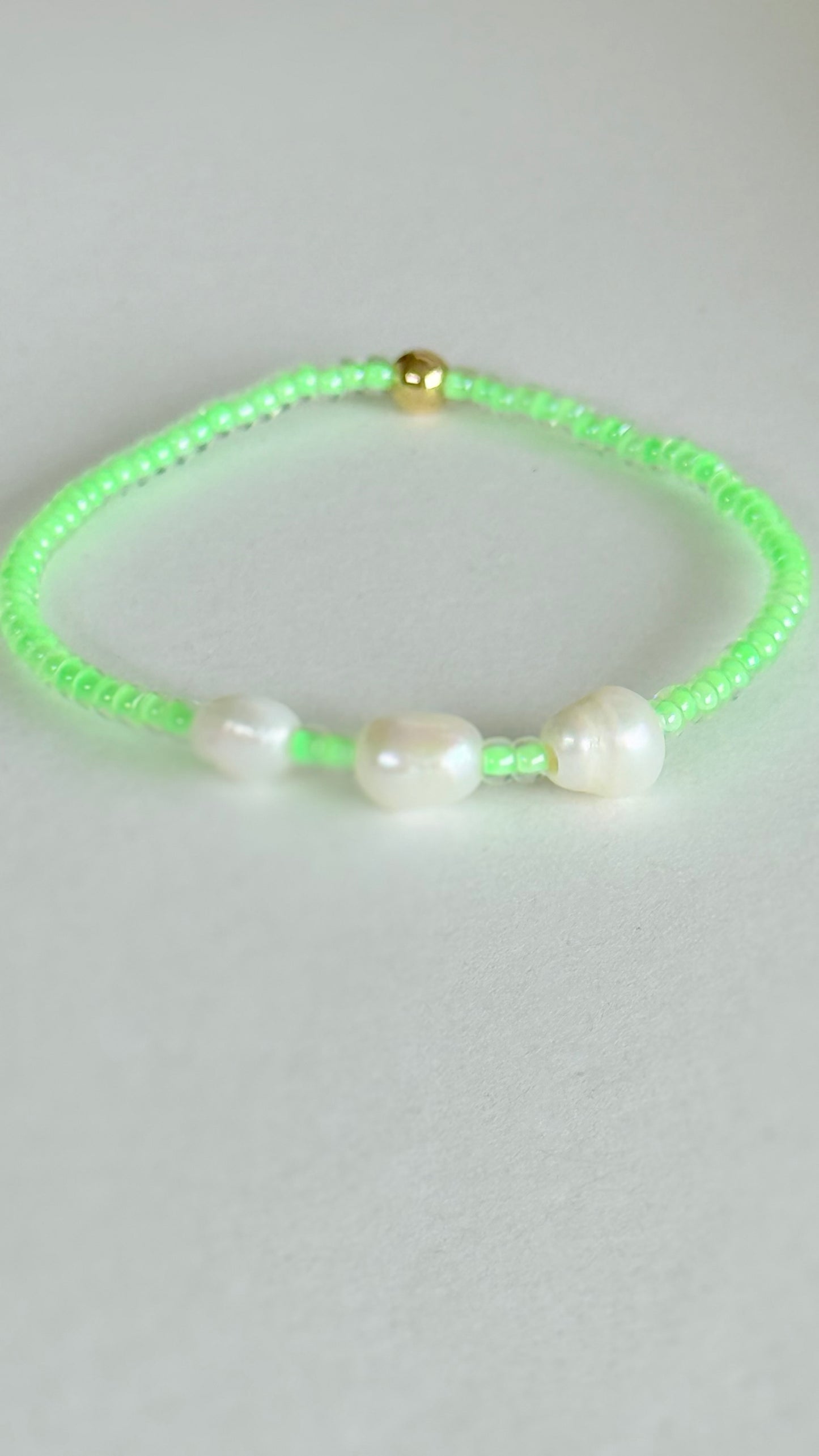 Neon pearl bracelet