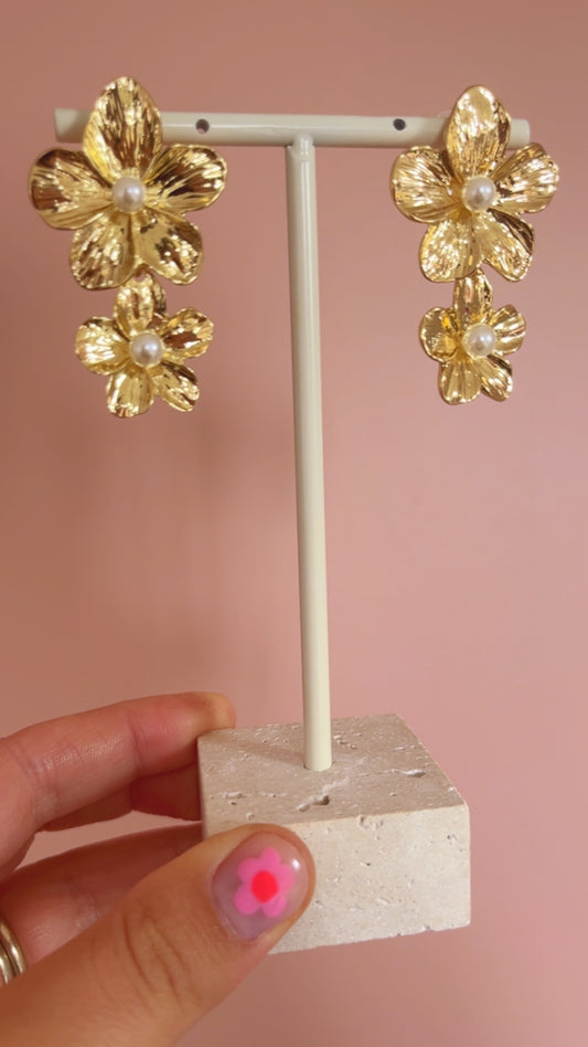 Floral pearl statement earring