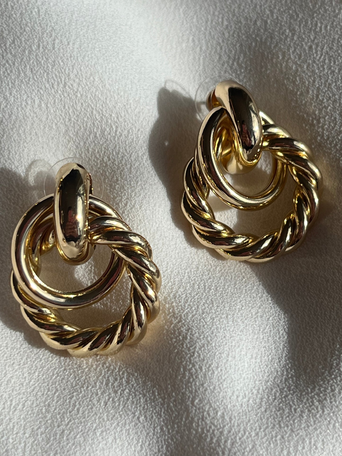 Twist hoop earrings