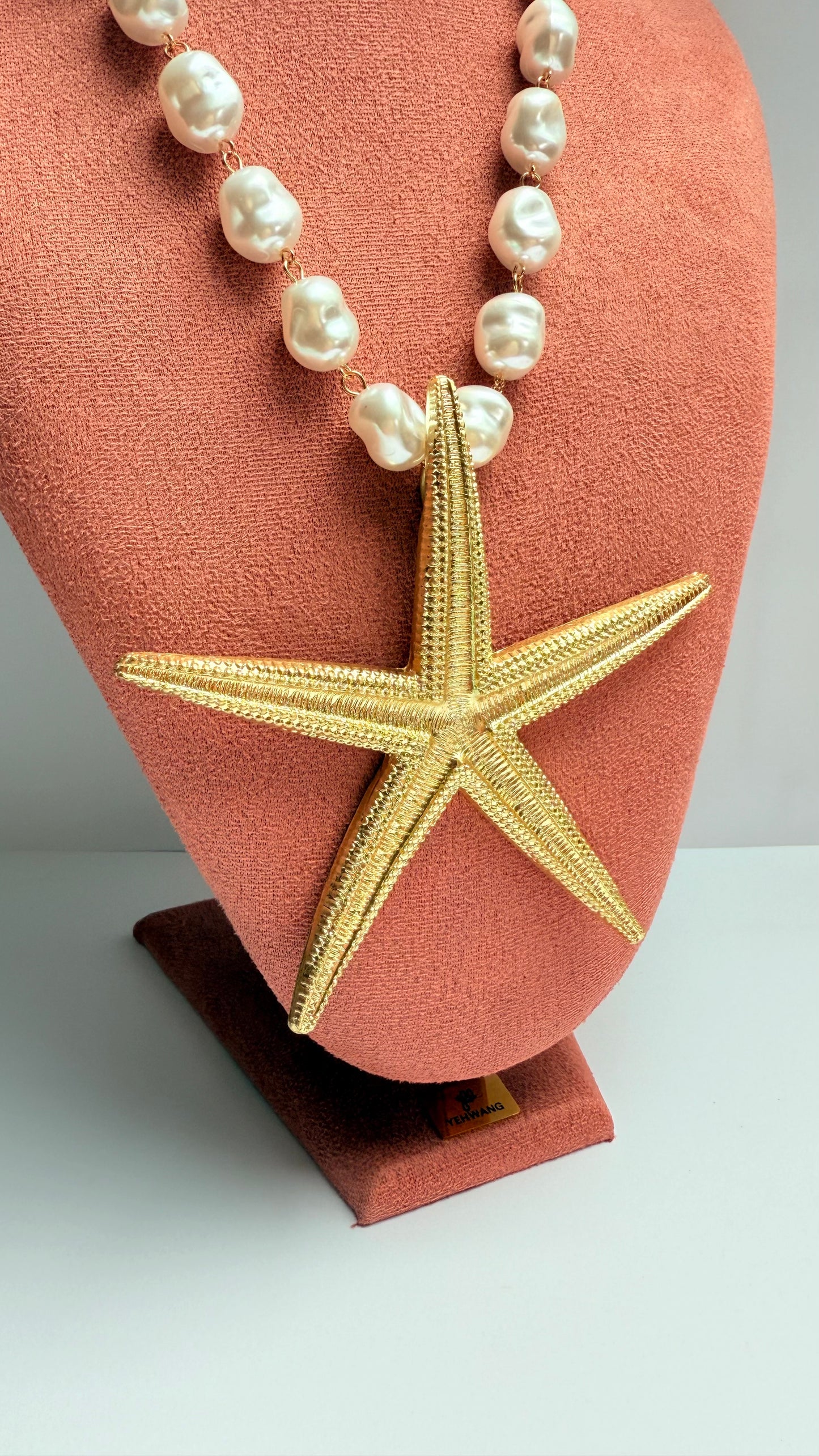 Statement pearl necklace