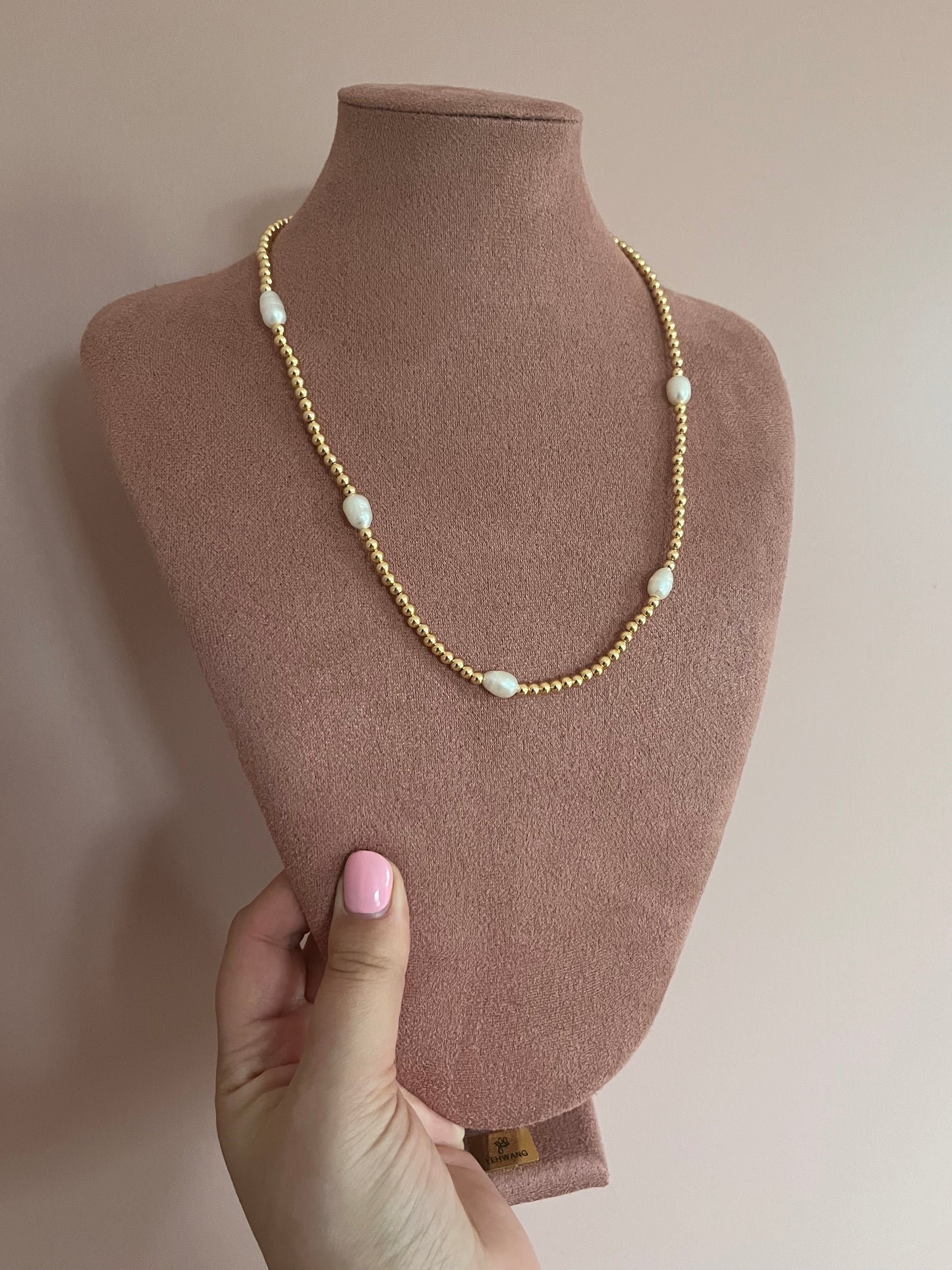 Scatter Pearl necklace