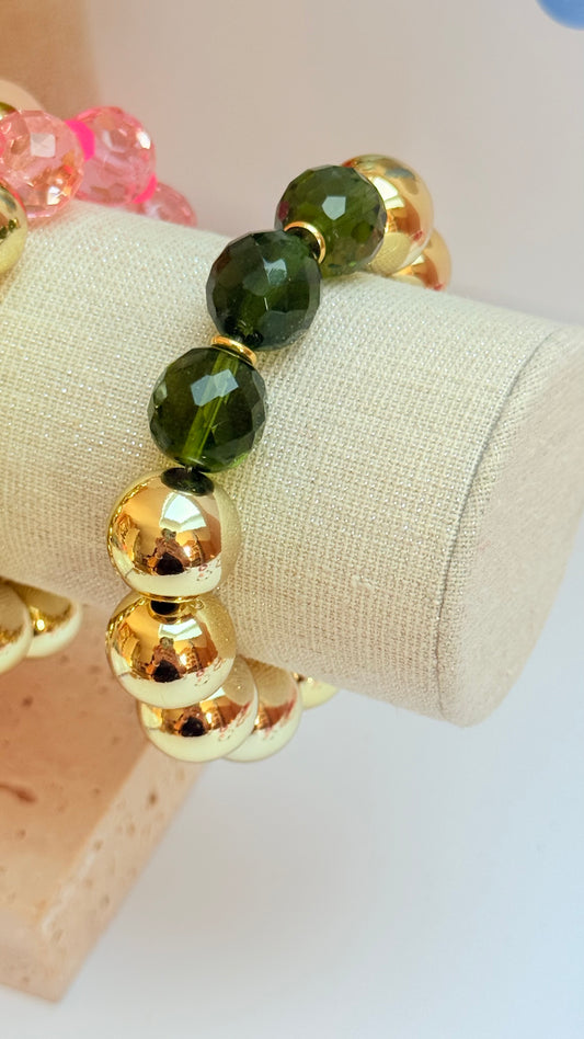 Gold acrylic & green faceted bead bracelet