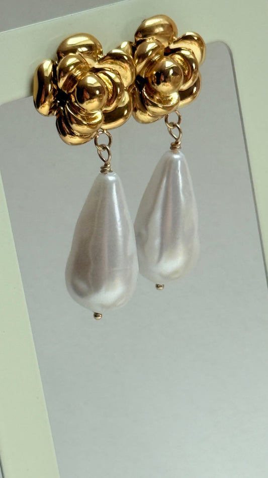 Floral pearl  Earrings