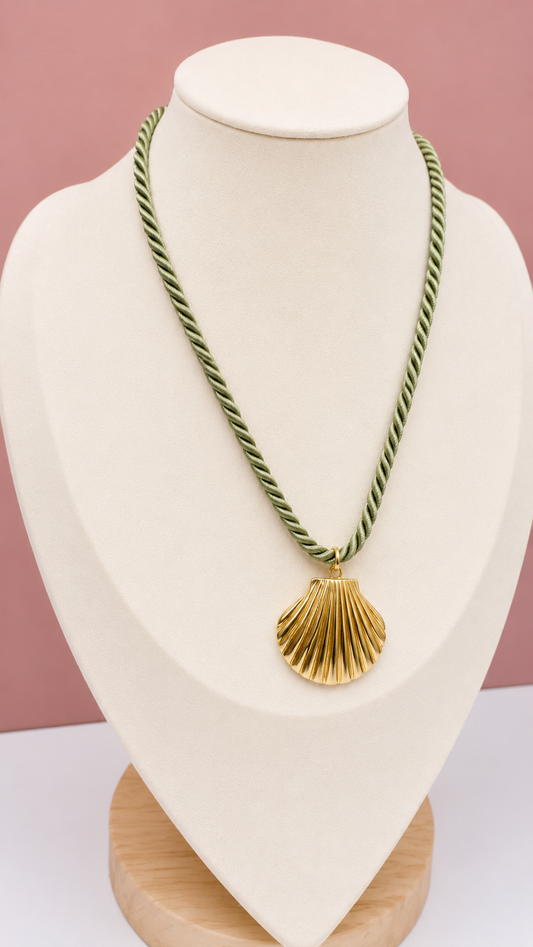 Khaki shell necklace