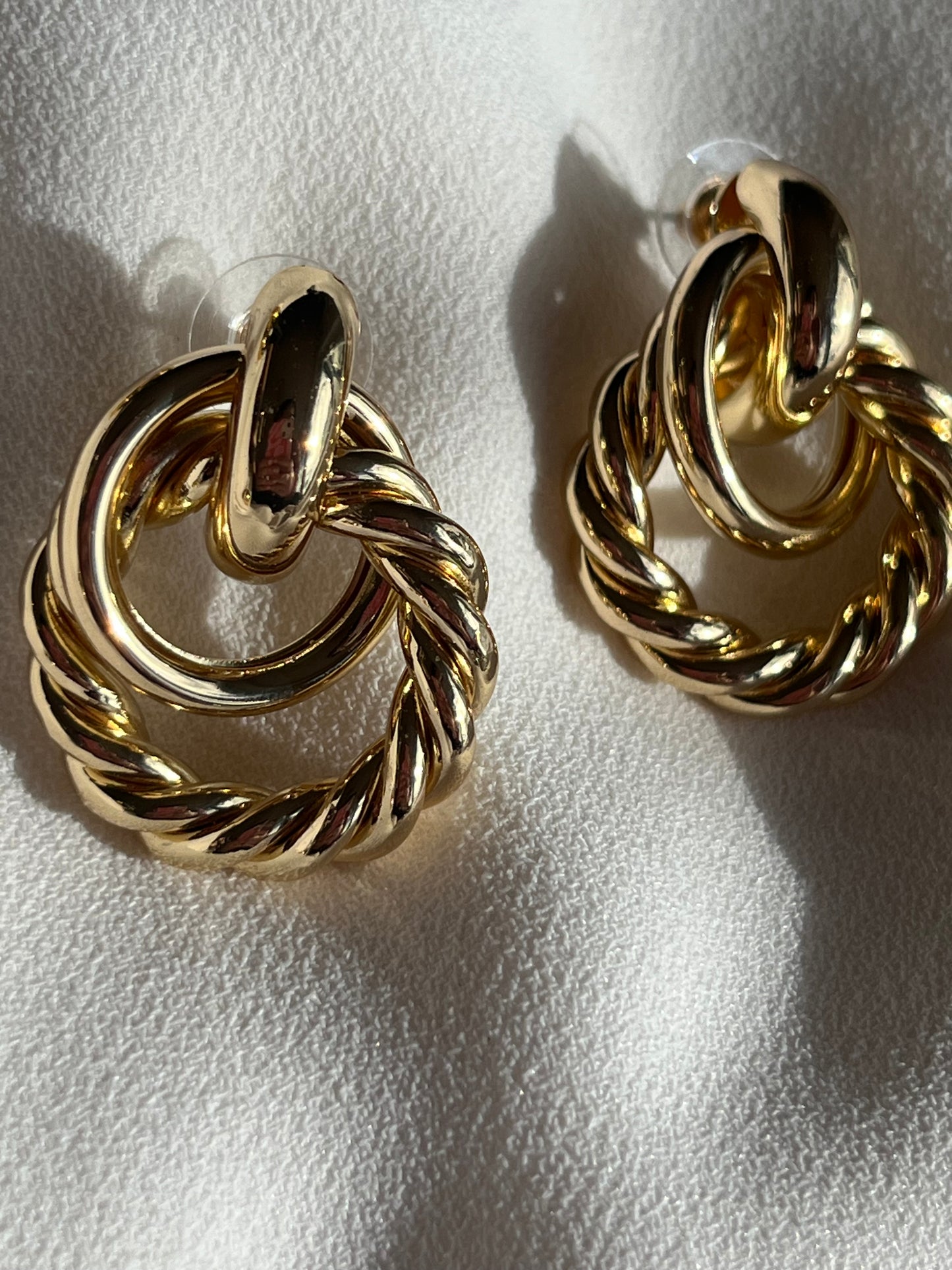 Twist hoop earrings