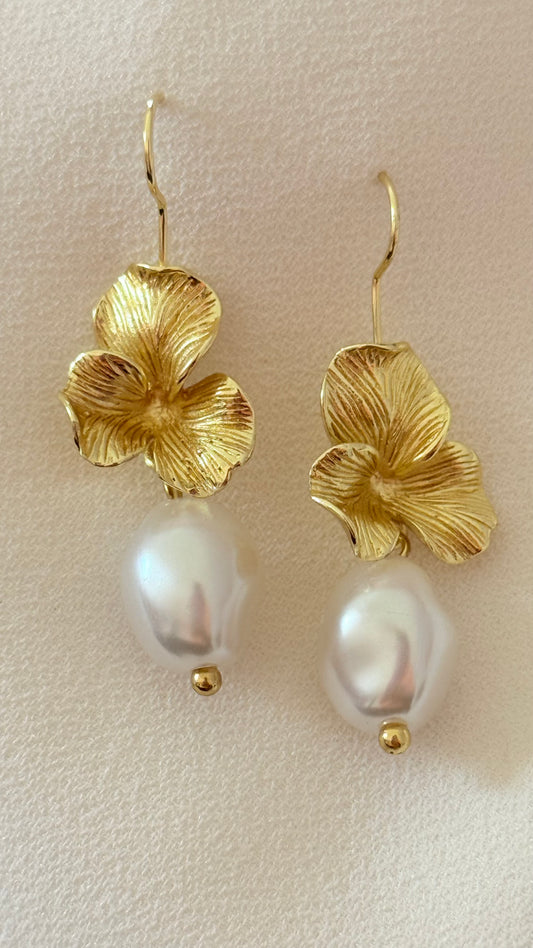 Floral pearl drop