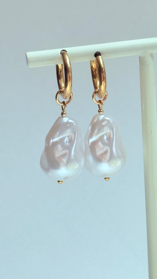 Baroque pearl earrings