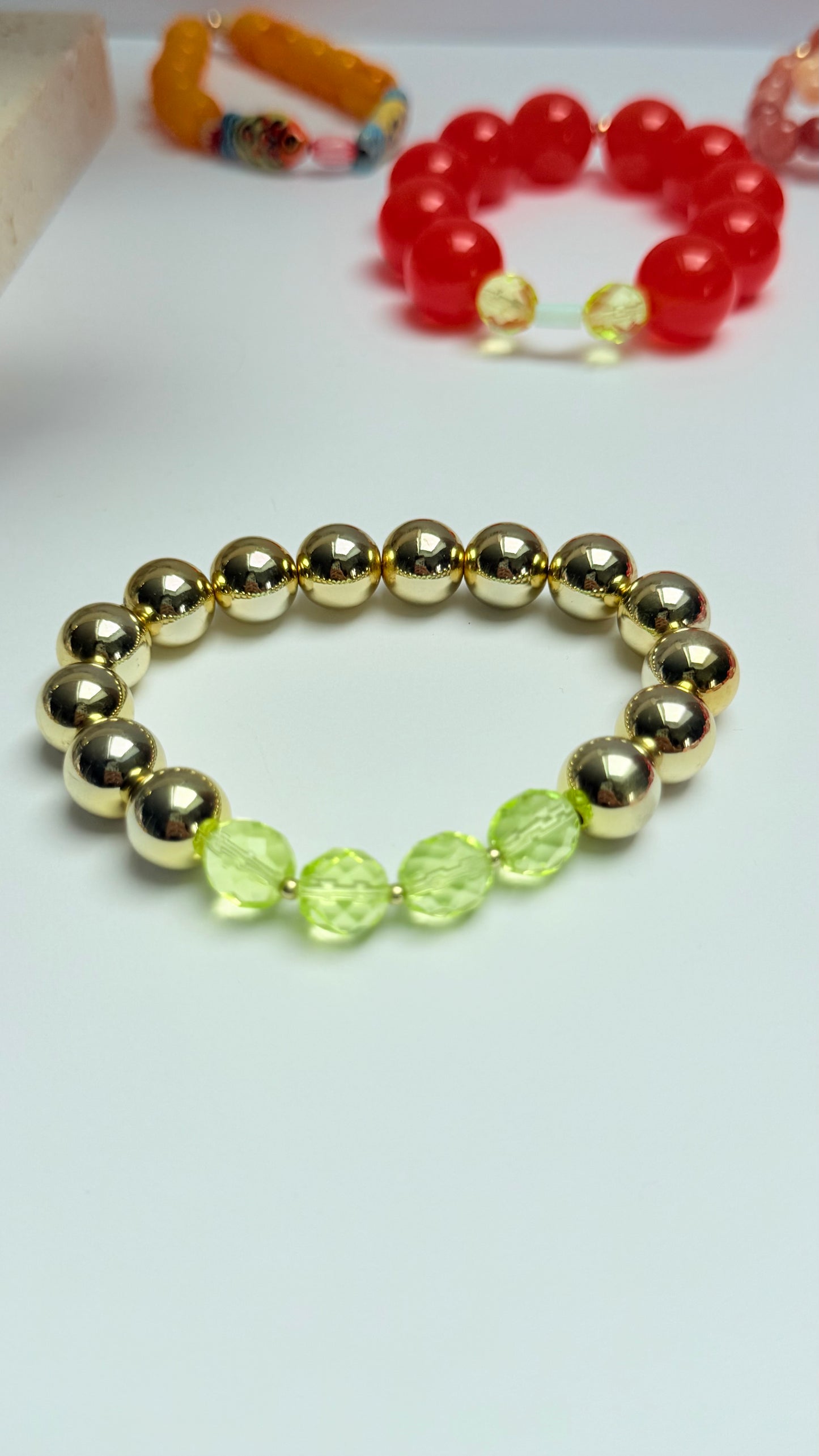 Gold acrylic & yellow lime faceted bead bracelet