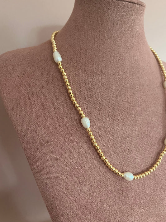 Scatter Pearl necklace