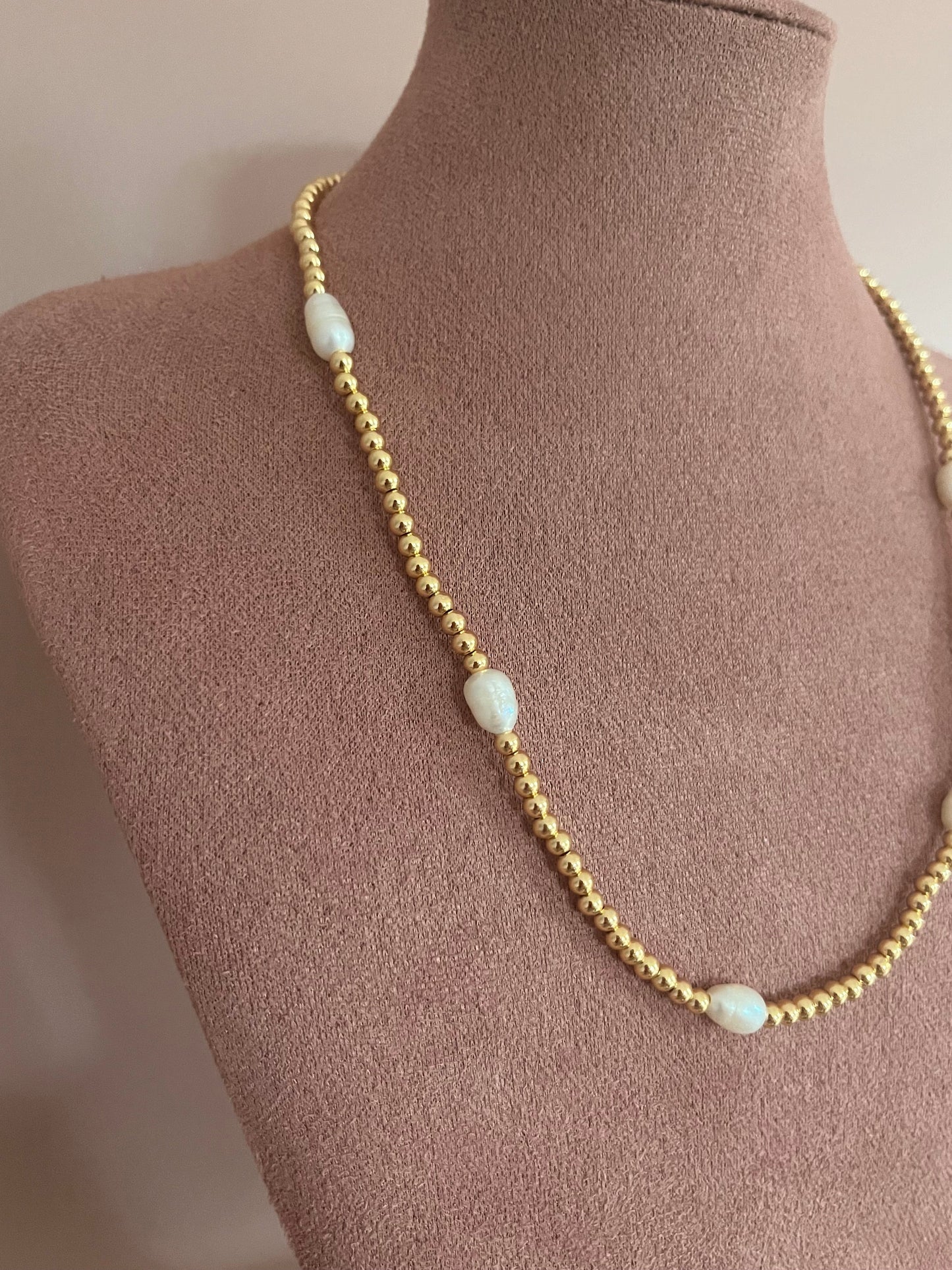 Scatter Pearl necklace & bracelet set