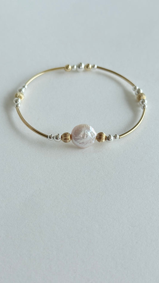 Dua pearl tube bracelet