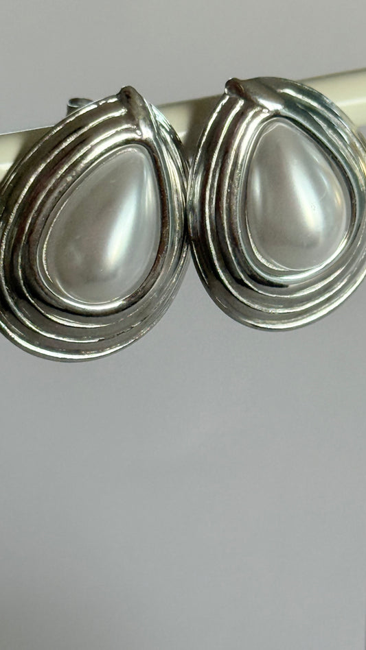 Pearl swirl earrings