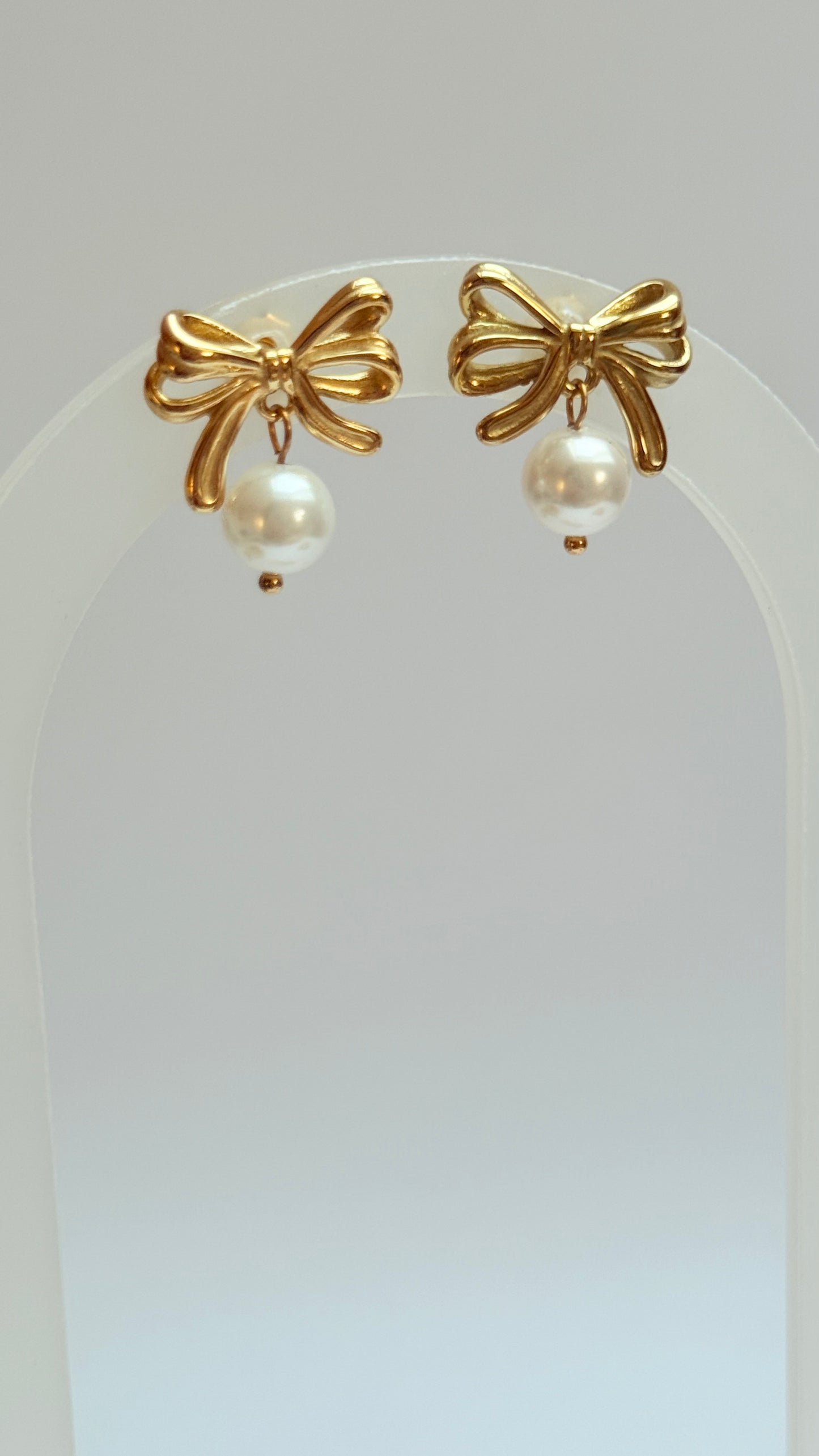 Bow stud earrings