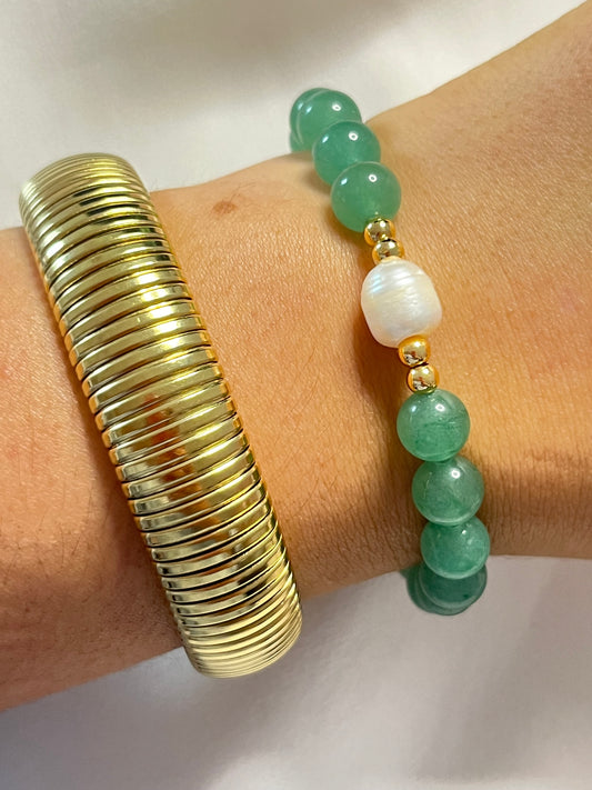 Aventurine bracelet with pearl centre bead