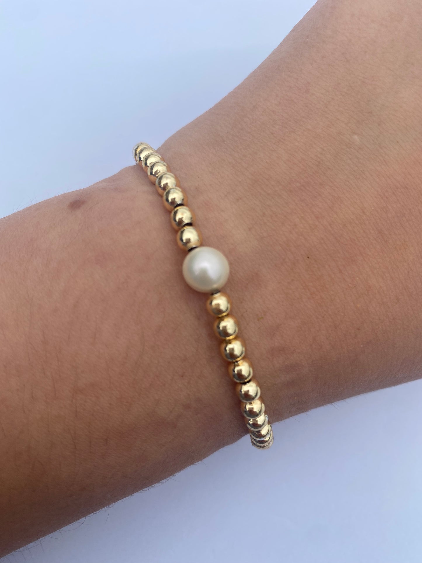 Gold beaded bracelet with Pearl centre bead